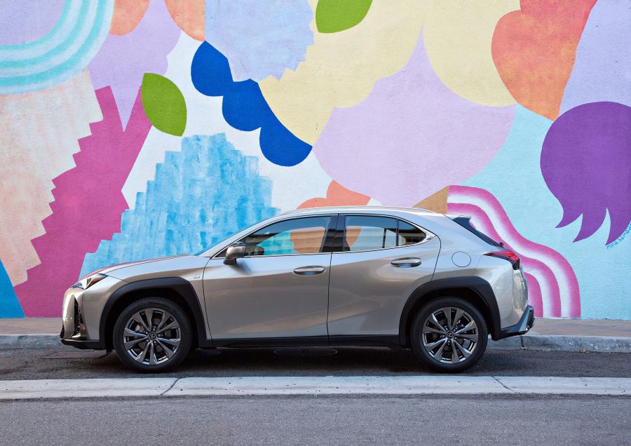  Lexus UX200 F-Sport 2018 года  (NA) (фото 11 из 40)